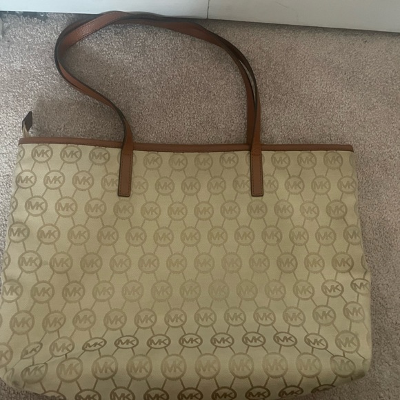 MK Signature Bundle - Picture 9 of 9